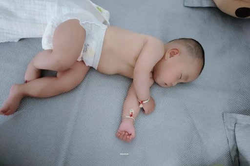 江山孕妇肚子一跳一跳